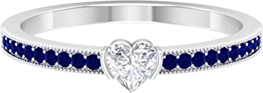 anillo con un diamante corte marquesa