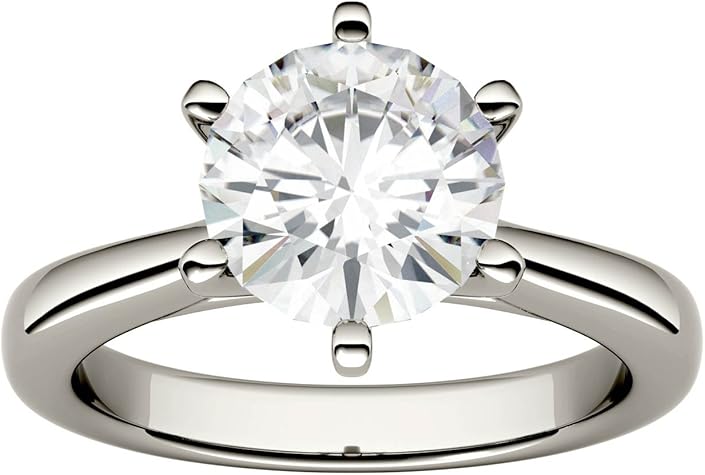 anillo con un diamante corte redondo